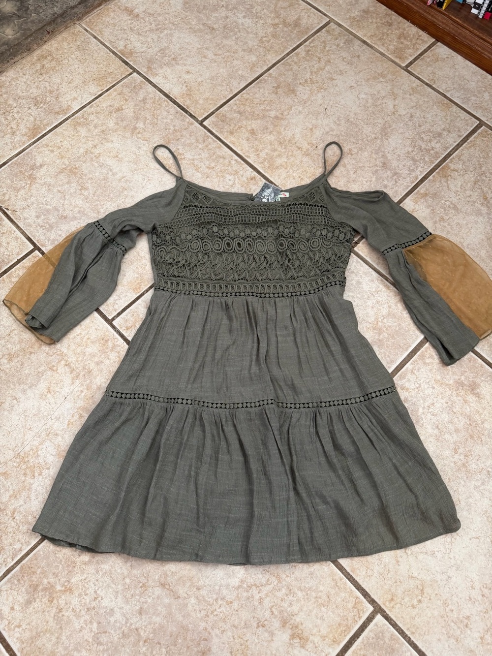 NWT Vivid Importers Cold-Shoulder Crochet-Tiered Casual Dress